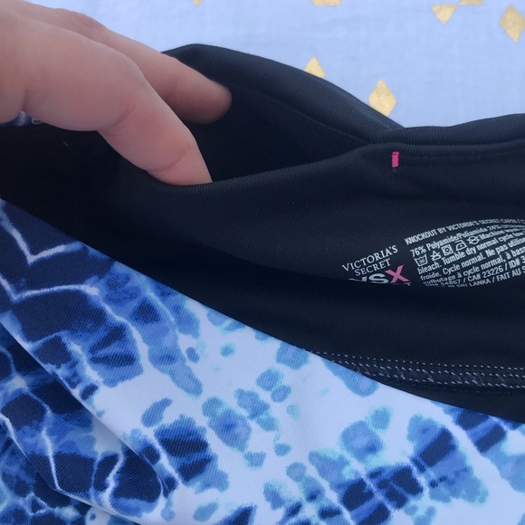 Victoria’s Secret Knockout Capri Leggings S - Picture 6 of 9